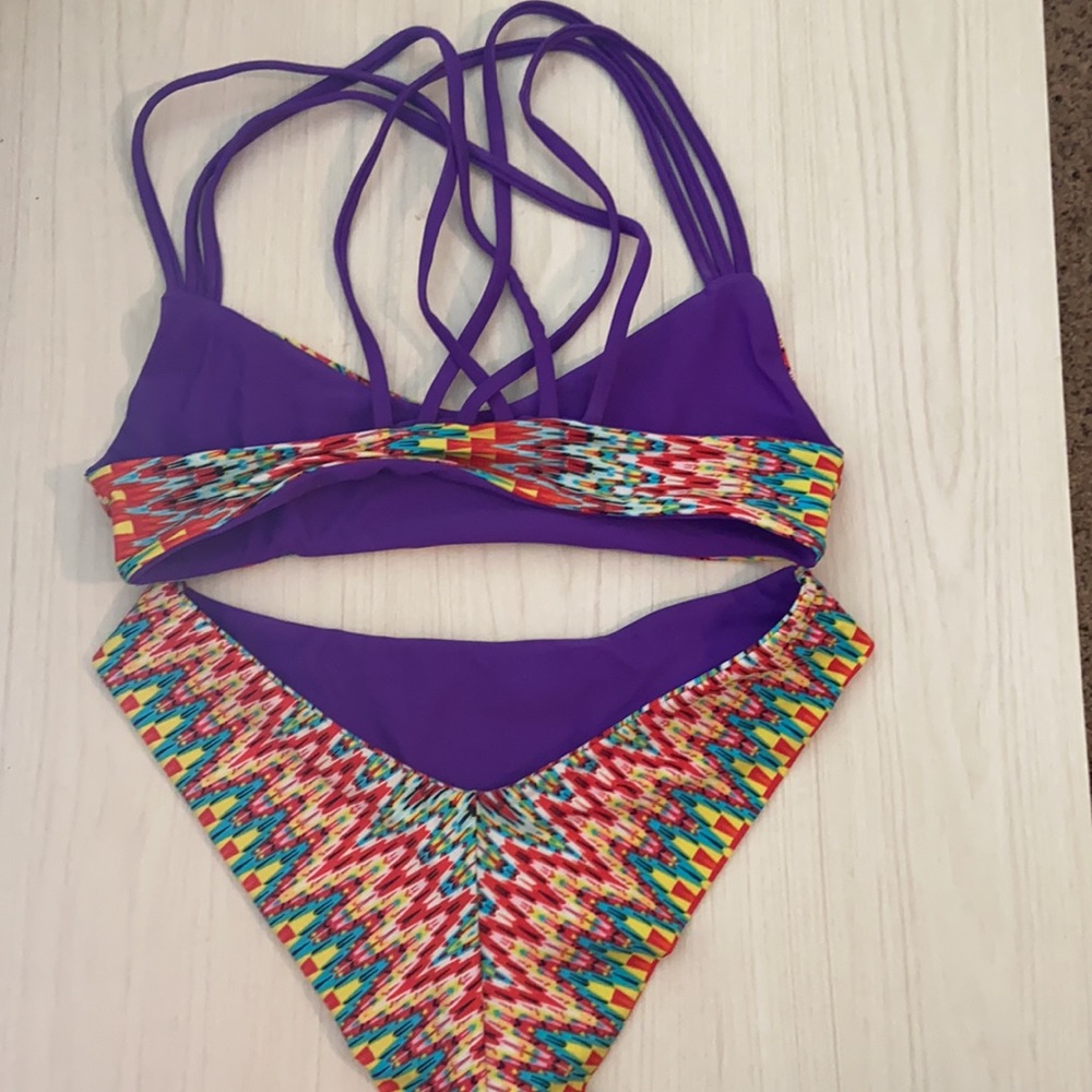 Bikini - Picture 2 of 2